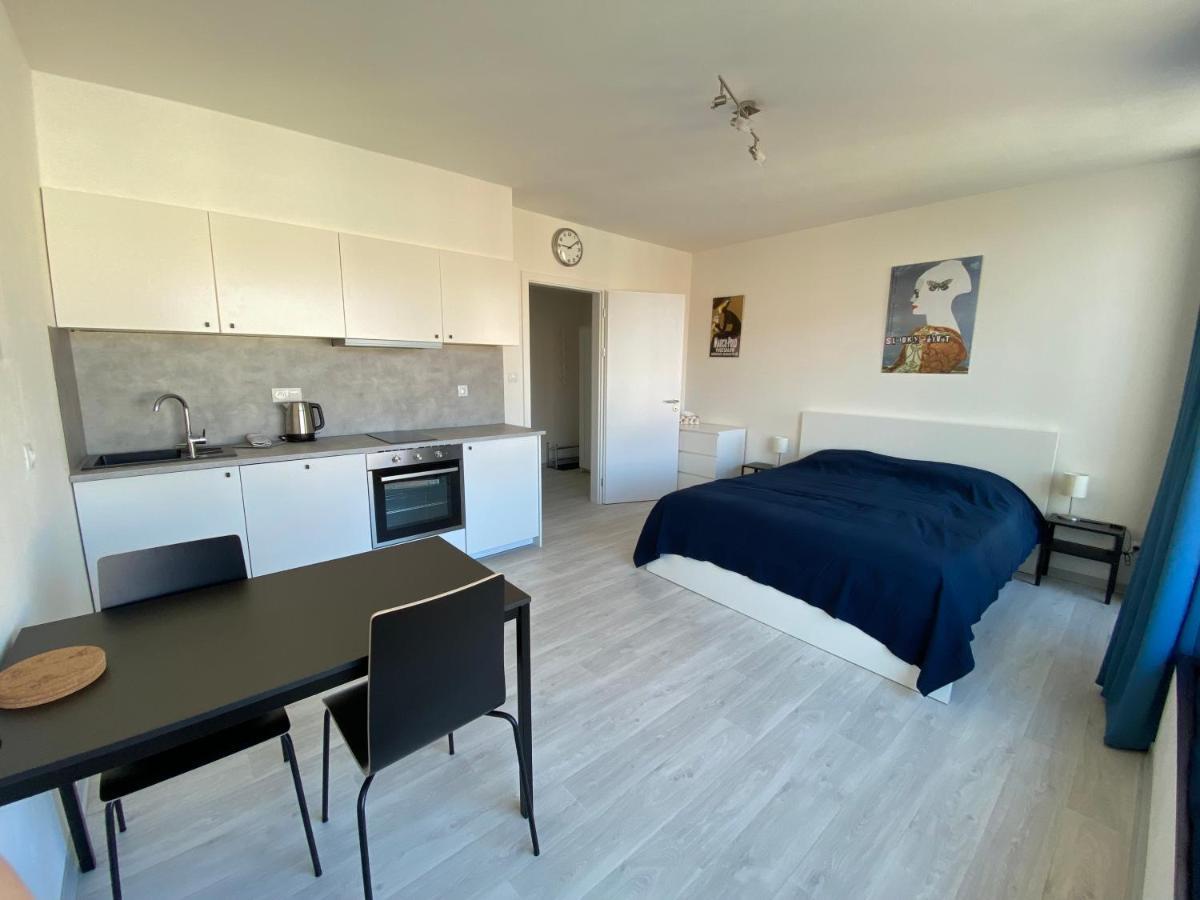 Cozy Studio With Garage In The City Center Pilsen Exterior foto