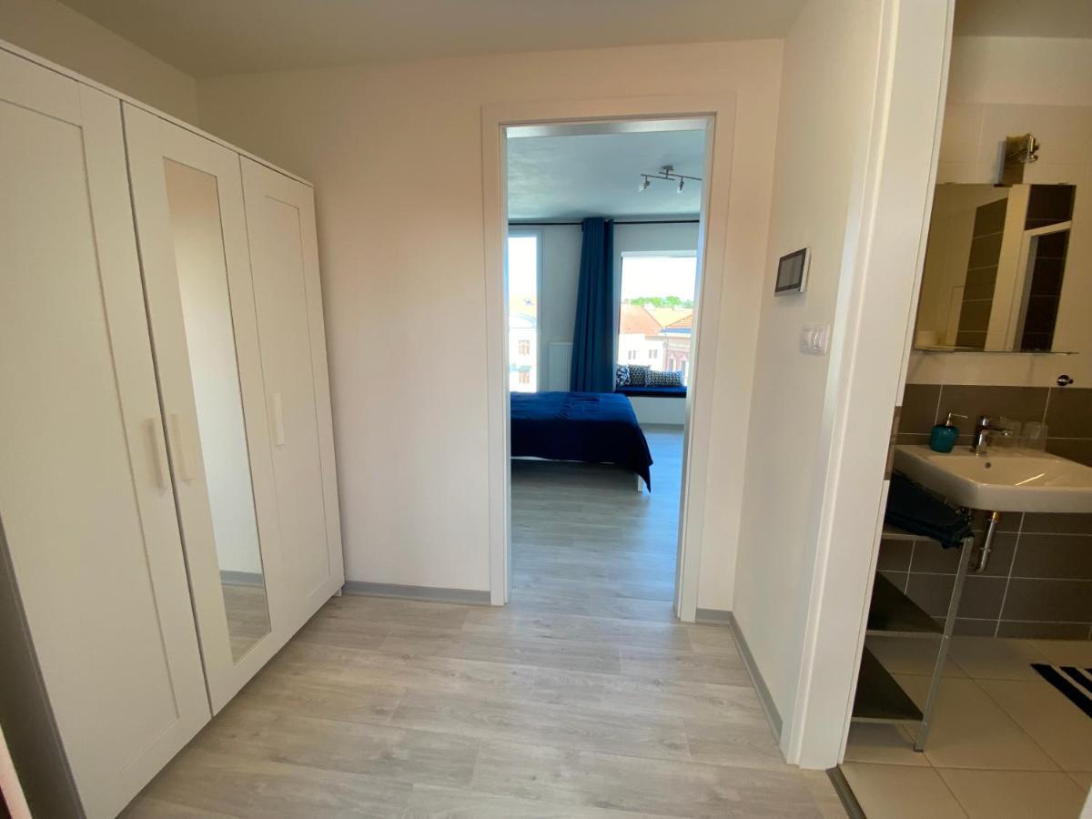 Cozy Studio With Garage In The City Center Pilsen Exterior foto